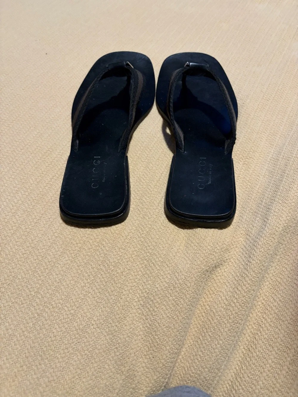 Gucci Black Leather Square-Toe Thong Sandals - Picture 4 of 7